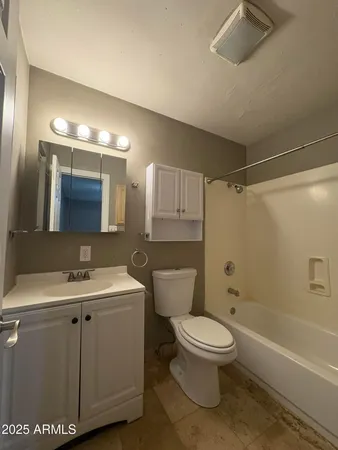 $950 | 2735 West Tuckey Lane, Unit 2, Phoenix, AZ 85017