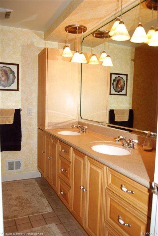 45741 Drexel Road Canton, MI 48187 - Photo 19 of 24 Updated Full Bathroom