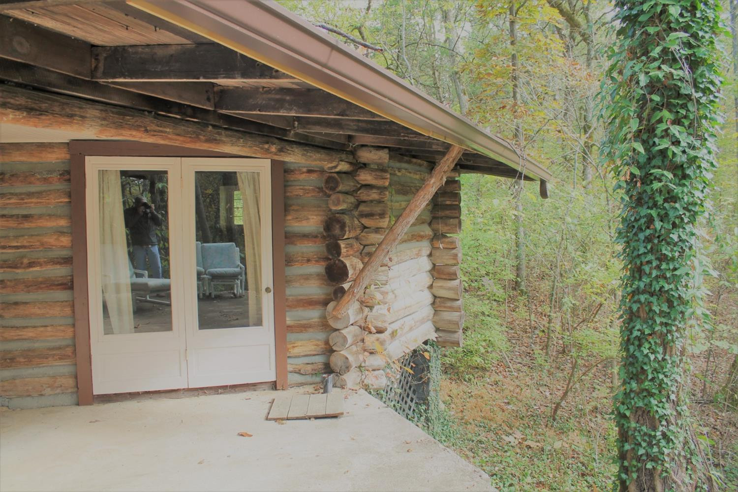 2746 Shadrick Ferry Road Frankfort, KY 40601 - Photo 33 of 47 Studio / guesthouse patio area