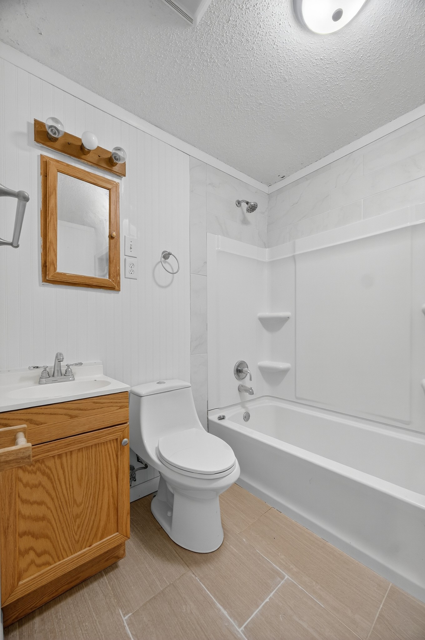 34 South Lincoln Road Fayetteville, TN 37334 - Photo 19 of 31 a bathroom with a toilet a sink and bathtub