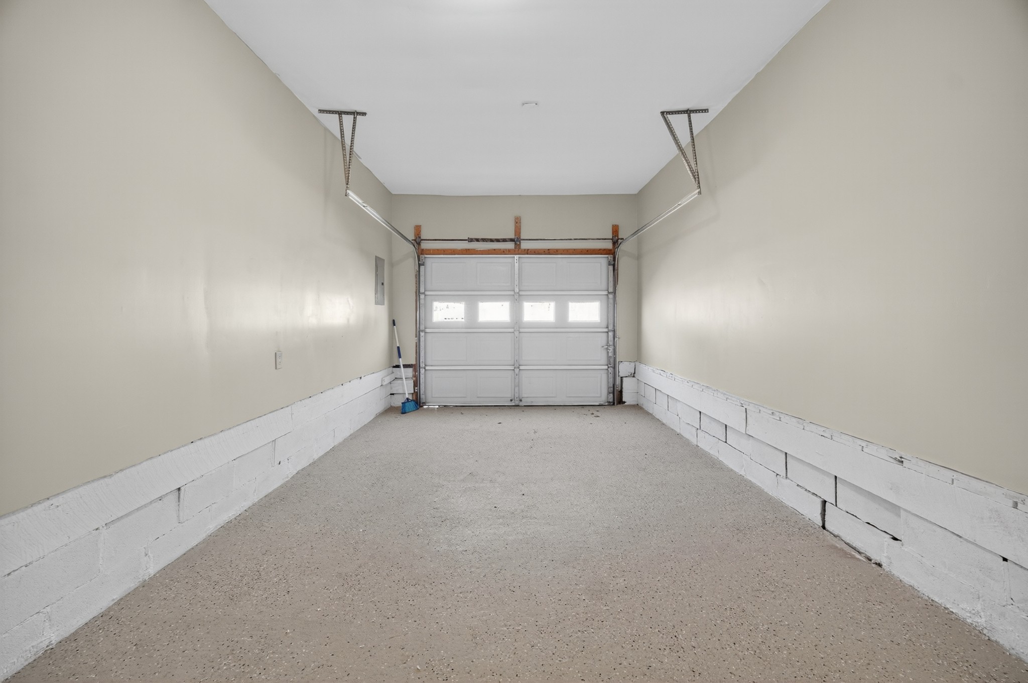 34 South Lincoln Road Fayetteville, TN 37334 - Photo 21 of 31 an empty room with windows and chandelier