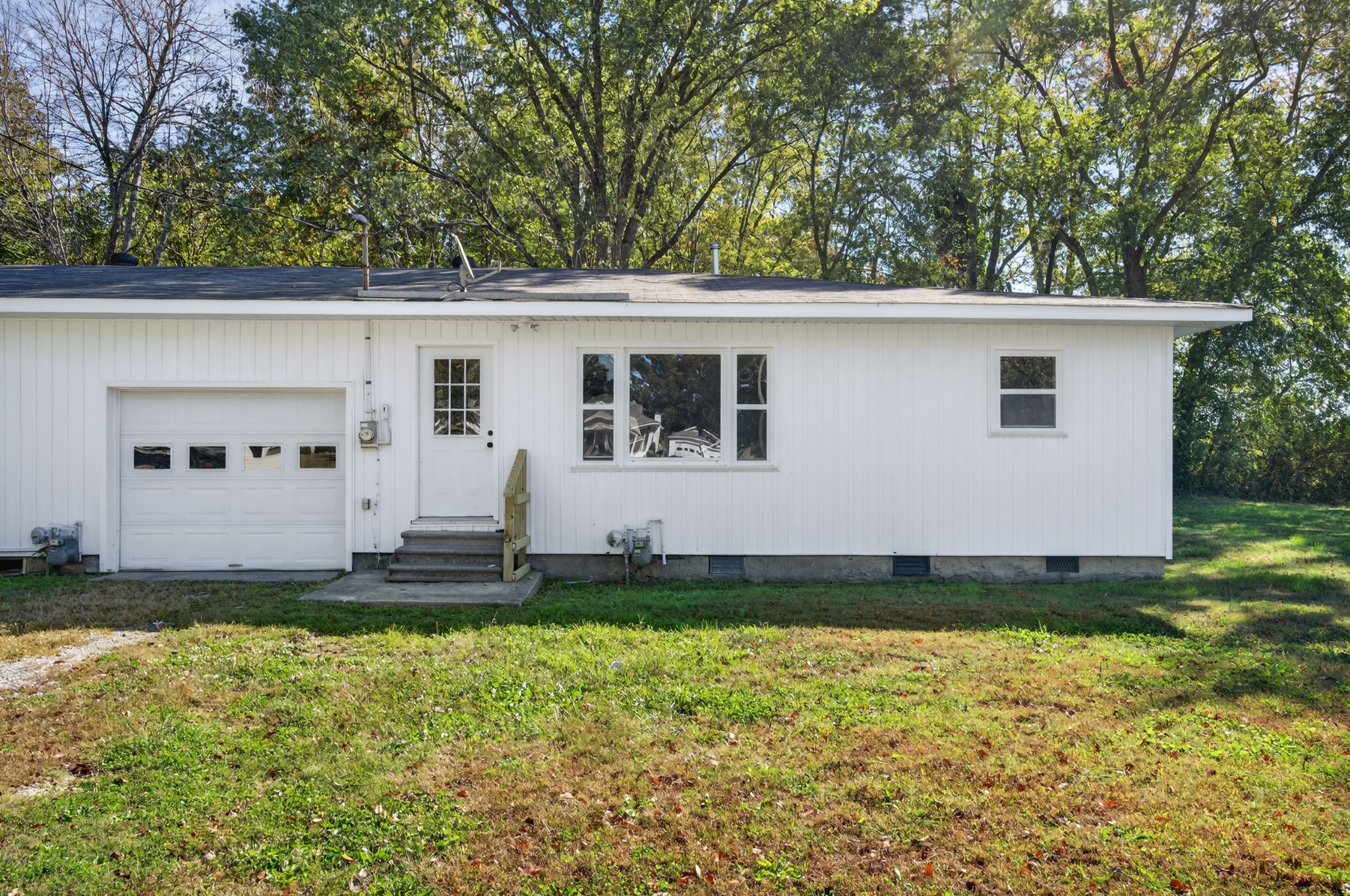 34 South Lincoln Road Fayetteville, TN 37334 - Photo 28 of 31 a front view of a house with a yard