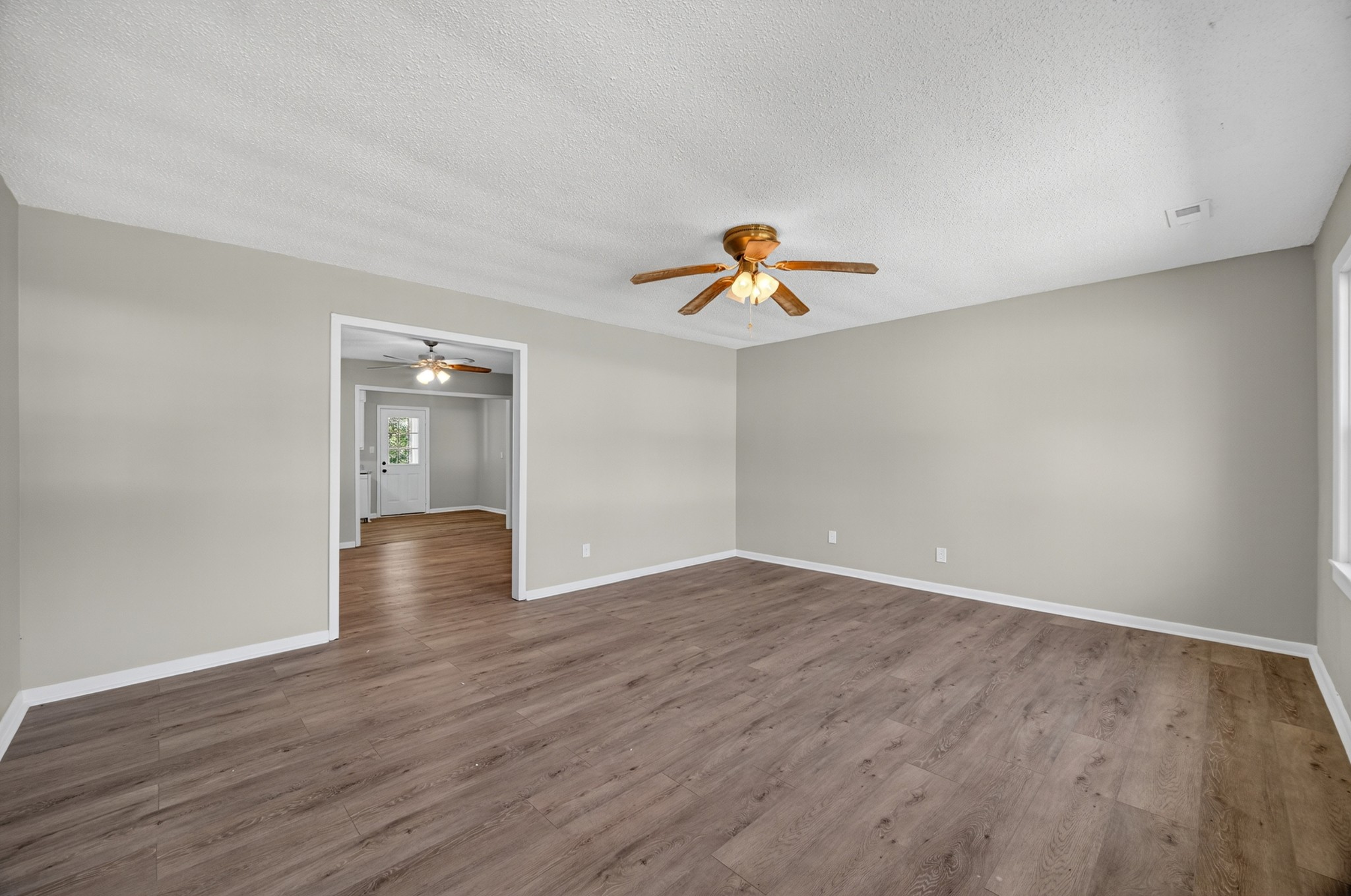 34 South Lincoln Road Fayetteville, TN 37334 - Photo 6 of 31 wooden floor in an empty room