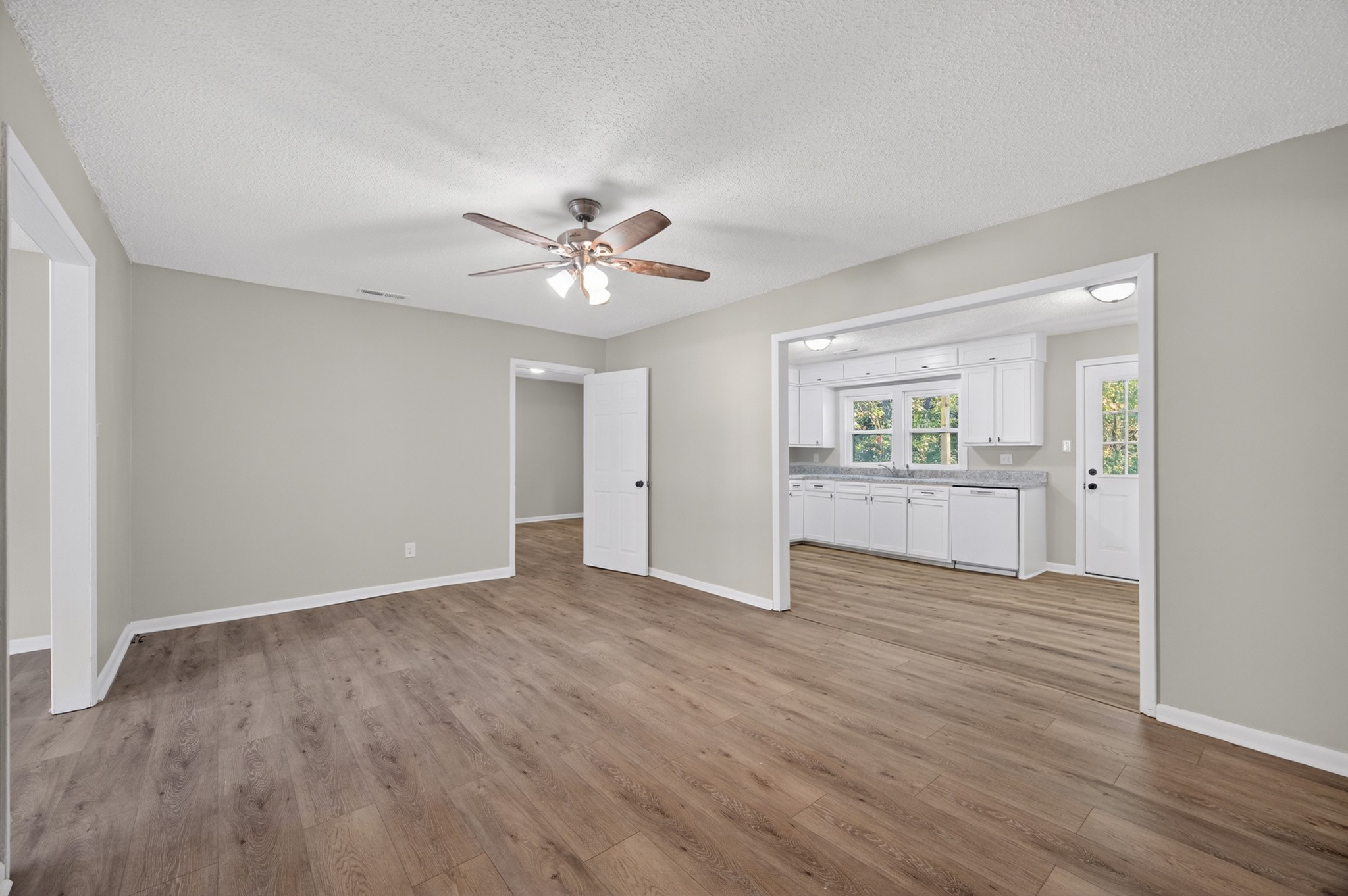34 South Lincoln Road Fayetteville, TN 37334 - Photo 8 of 31 an empty room with wooden floor and windows