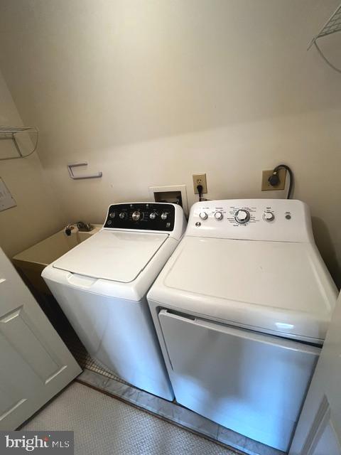8319 Rising Ridge Way Bethesda, MD 20817 - Photo 29 of 38 Washer & Dryer (Upper Level)