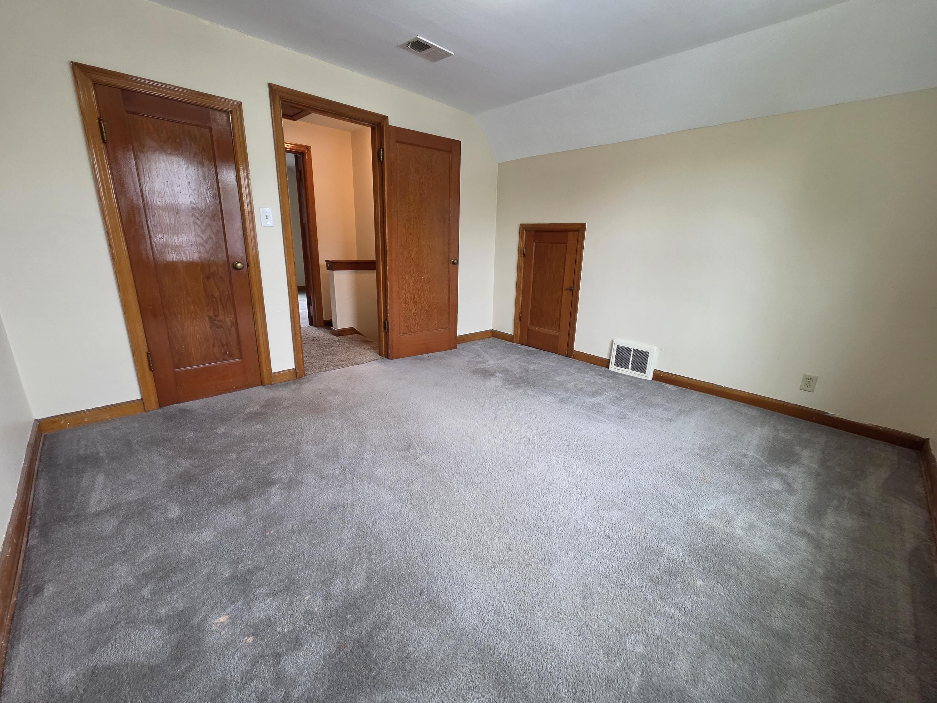 3265 South Burrell Street Milwaukee, WI 53207 - Photo 14 of 39 Primary Bedroom