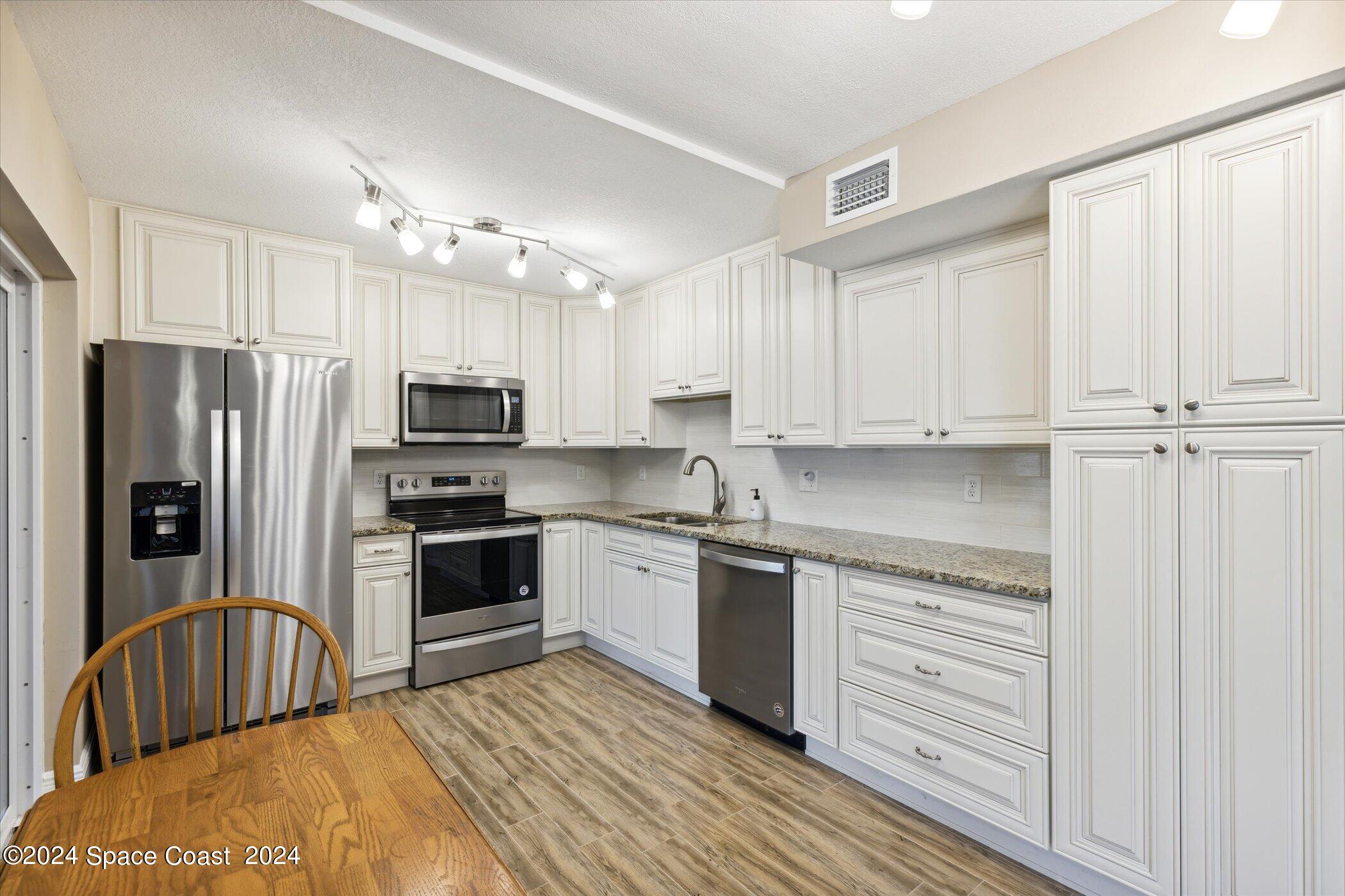 712 Ridge Club Drive Melbourne, FL 32934 - Photo 3 of 32 Kitchen