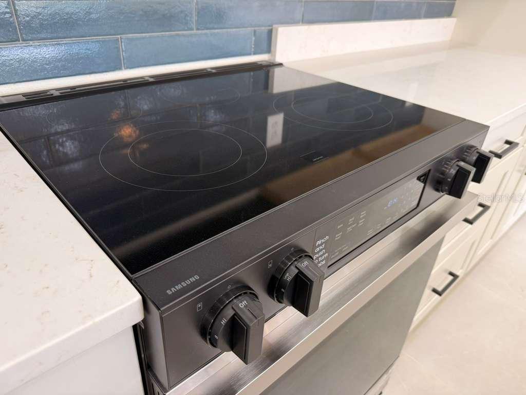 10426 Live Oak Road Port Charlotte, FL 33981 - Photo 23 of 53 a close view of stove