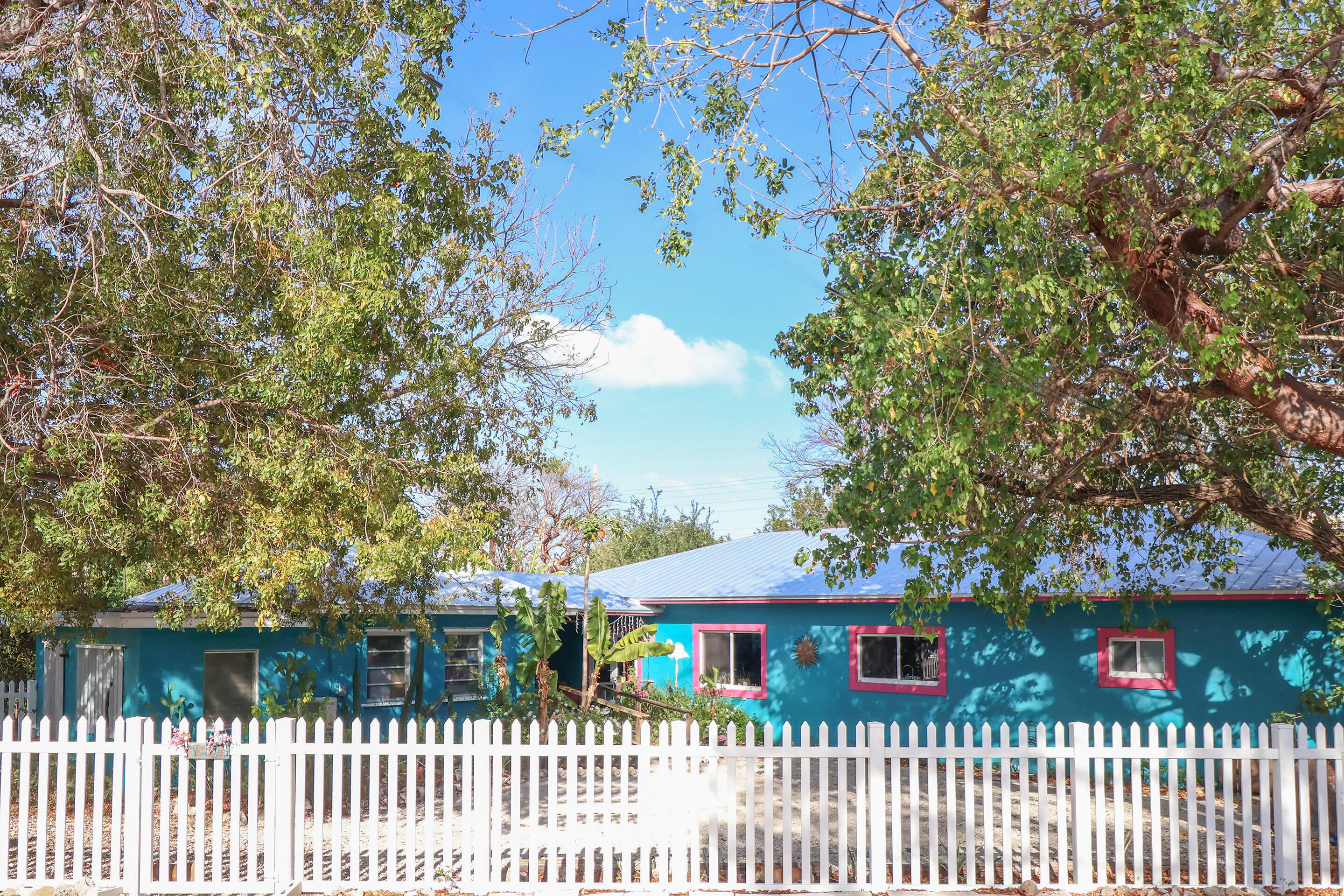 129 Lazy Lane Key Largo, FL 33037 - Photo 20 of 35 a view of a house with a small yard and wooden fence