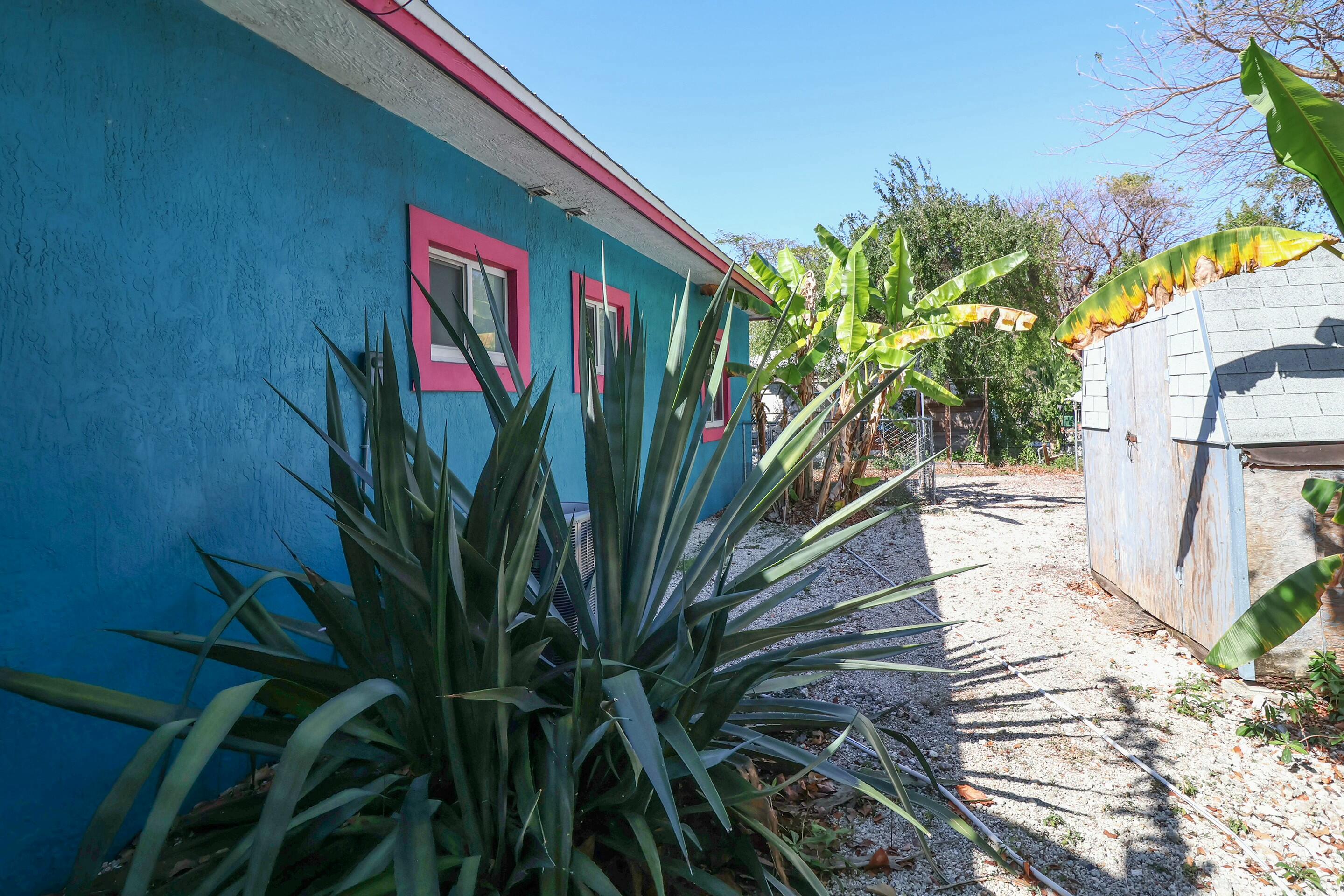 129 Lazy Lane Key Largo, FL 33037 - Photo 24 of 35 a view of entryway