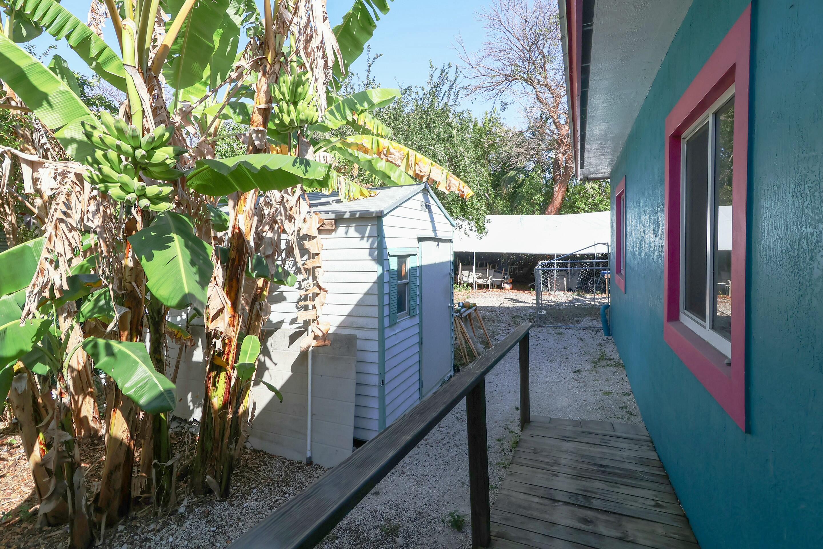 129 Lazy Lane Key Largo, FL 33037 - Photo 28 of 35 a balcony with view of trees