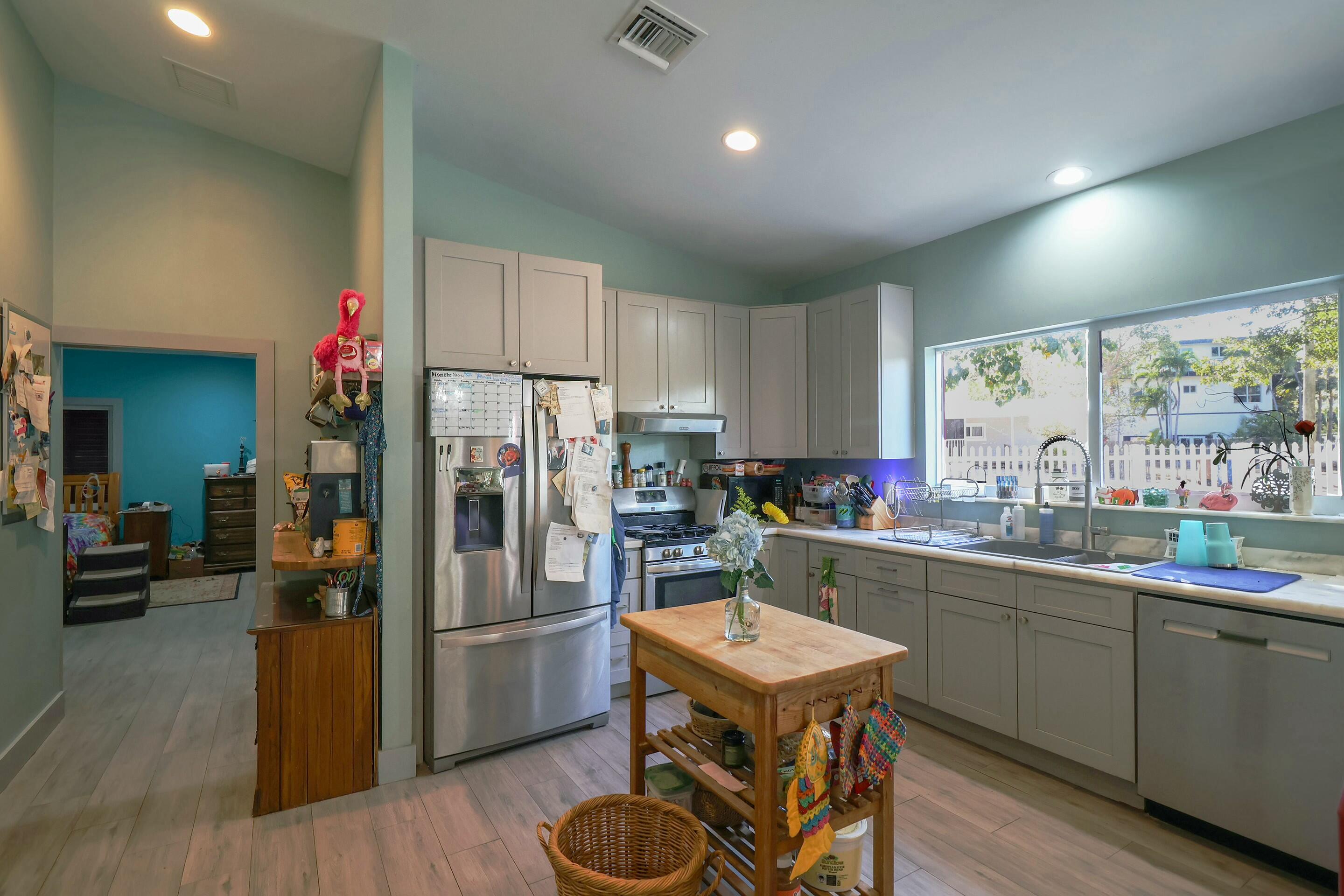 129 Lazy Lane Key Largo, FL 33037 - Photo 5 of 35 a kitchen that has a lot of cabinets a sink and appliances in it