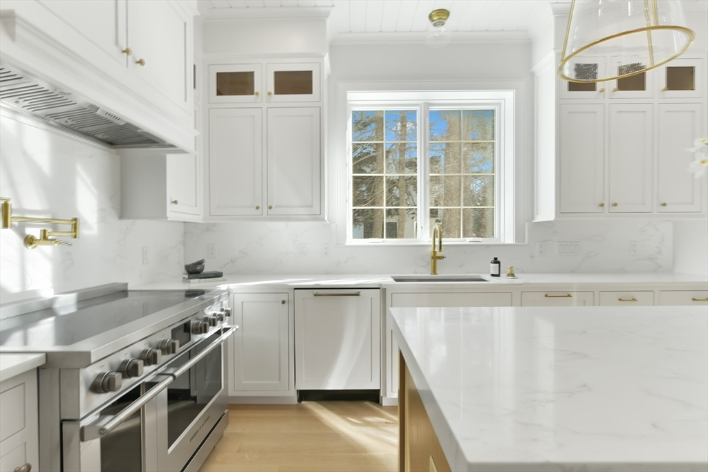 38 Parker Road Wellesley, MA 02482 - Photo 13 of 42