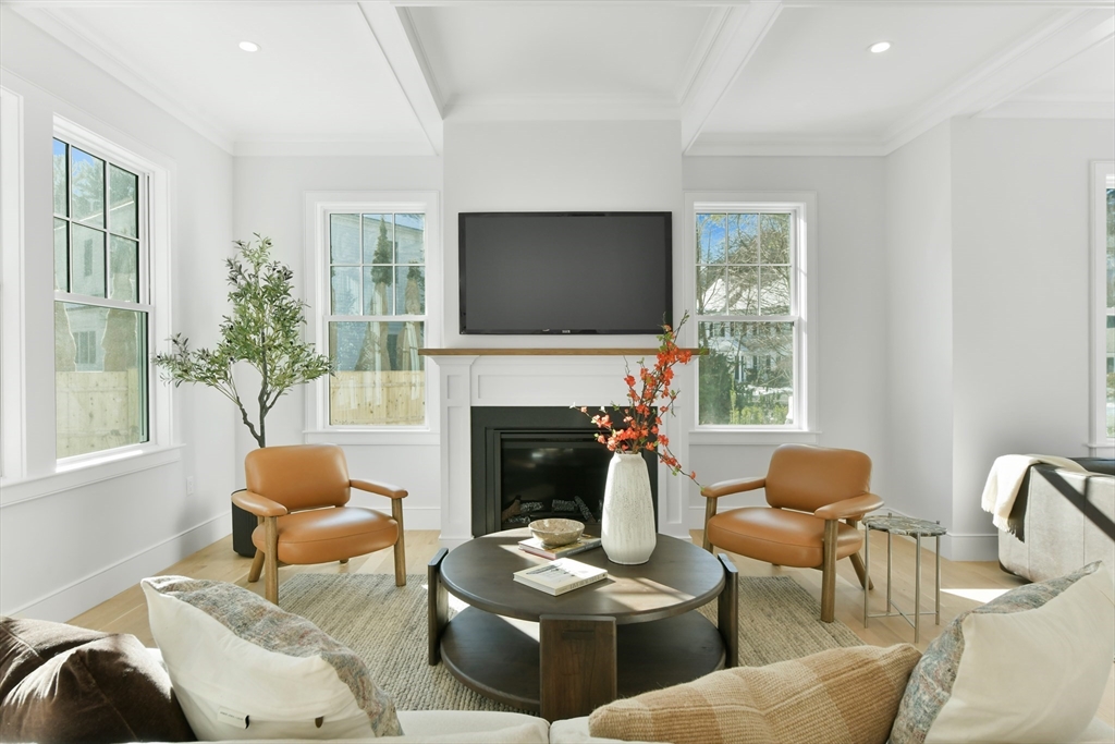 38 Parker Road Wellesley, MA 02482 - Photo 5 of 42