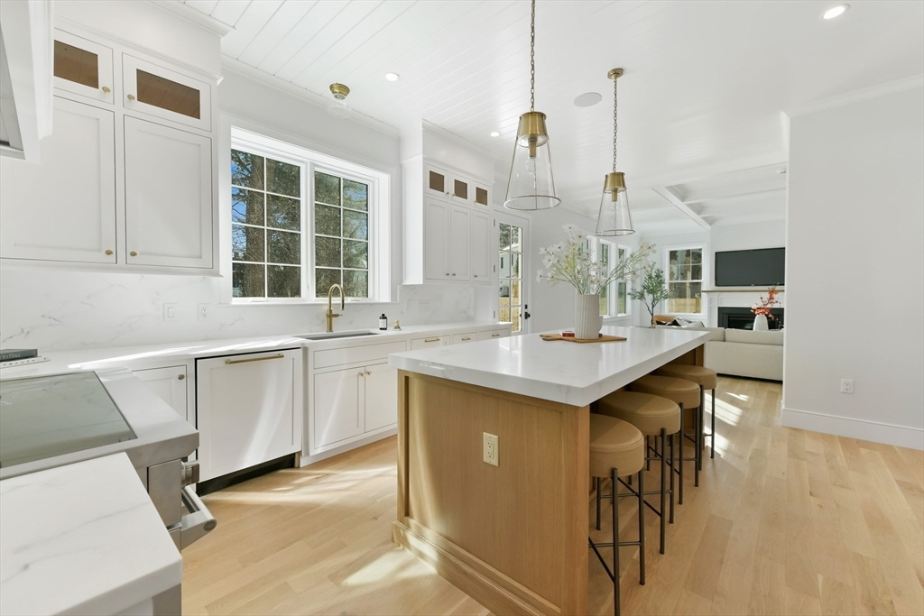 38 Parker Road Wellesley, MA 02482 - Photo 9 of 42