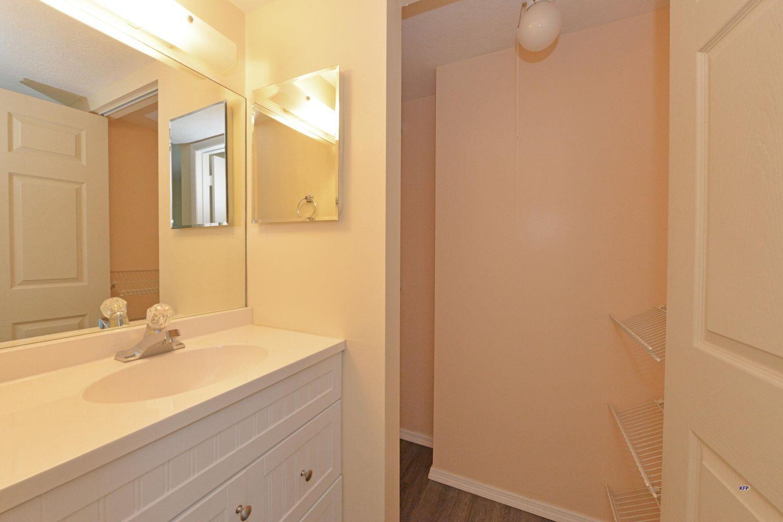 3254 Southeast Aster Lane, Unit 239 Stuart, FL 34994 - Photo 16 of 24 a bathroom with a sink and a mirror