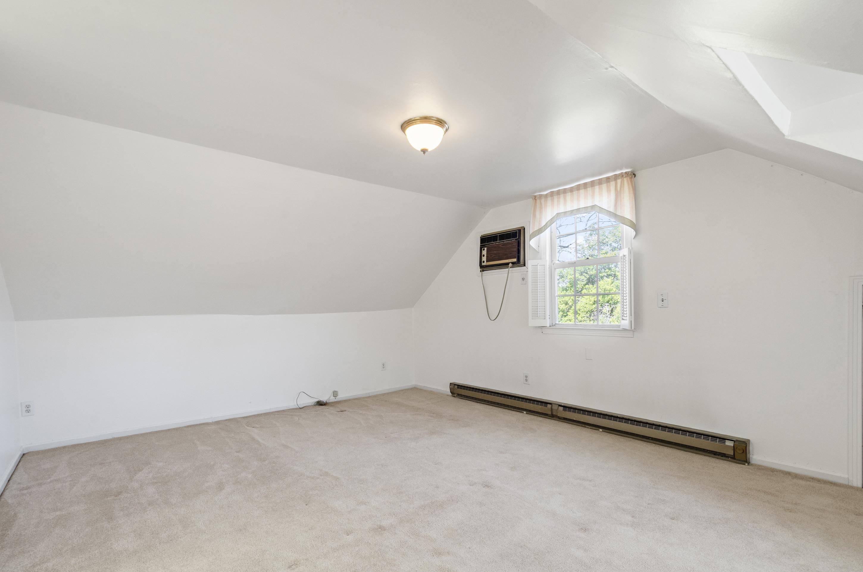 693 Holly Street Memphis, TN 38112 - Photo 20 of 32 an empty room with windows