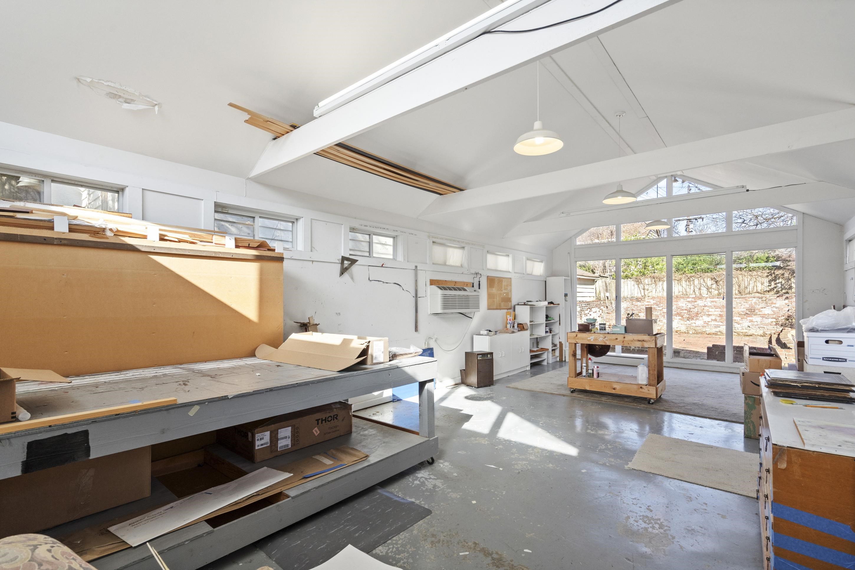 693 Holly Street Memphis, TN 38112 - Photo 25 of 32 a room with furniture and a large window