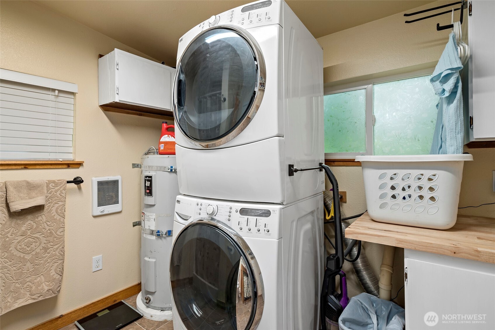 25451 Lake Cavanaugh Road Mount Vernon, WA 98274 - Photo 27 of 40 a close view of a utility room with dryer and washer
