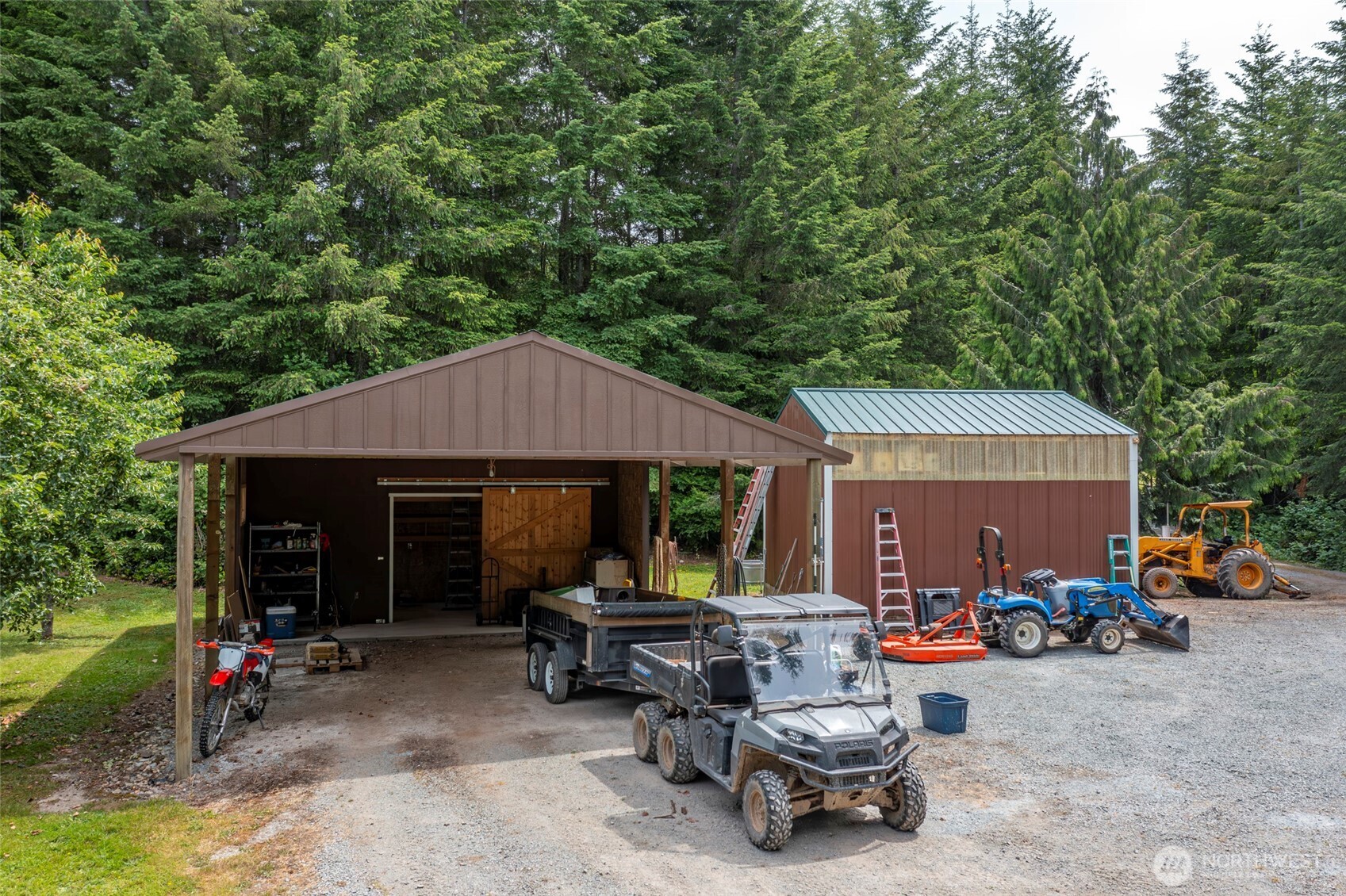 25451 Lake Cavanaugh Road Mount Vernon, WA 98274 - Photo 30 of 40 a view of a patio with a table and chairs under an umbrella