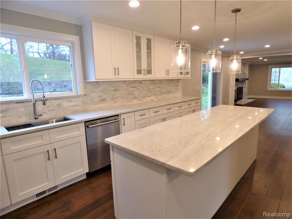 660 Ten Point Drive Rochester Hills, MI 48309 - Photo 7 of 31