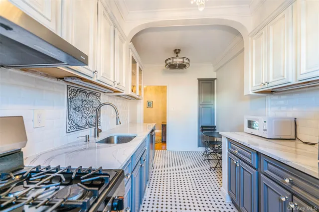 $388,000 | 43 Floral Boulevard, Unit 1C, Floral Park, NY 11001