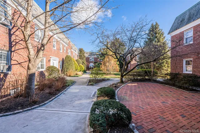 $388,000 | 43 Floral Boulevard, Unit 1C, Floral Park, NY 11001