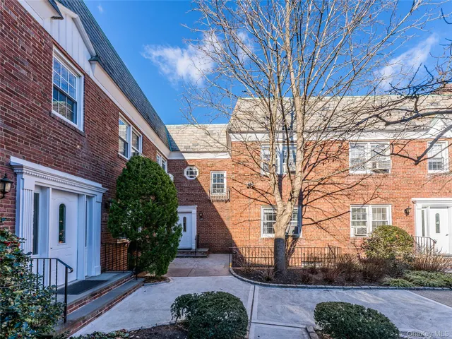 $388,000 | 43 Floral Boulevard, Unit 1C, Floral Park, NY 11001