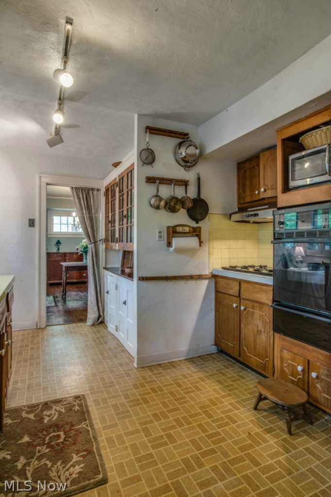 3087 Huntington Road Cleveland, OH 44120 - Photo 5 of 24 Gallery Image 5