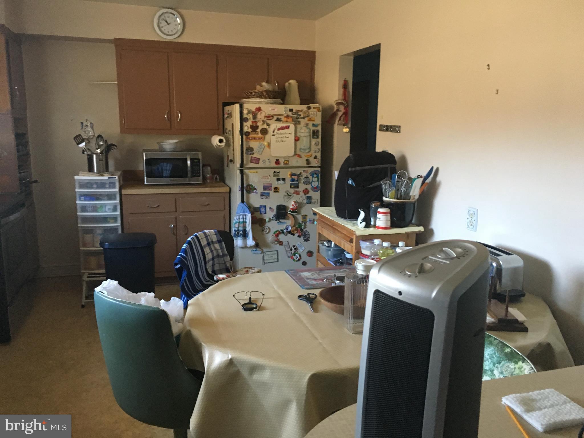 7300 Temple Hill Road Temple Hills, MD 20748 - Photo 4 of 14 a work place with table and chairs