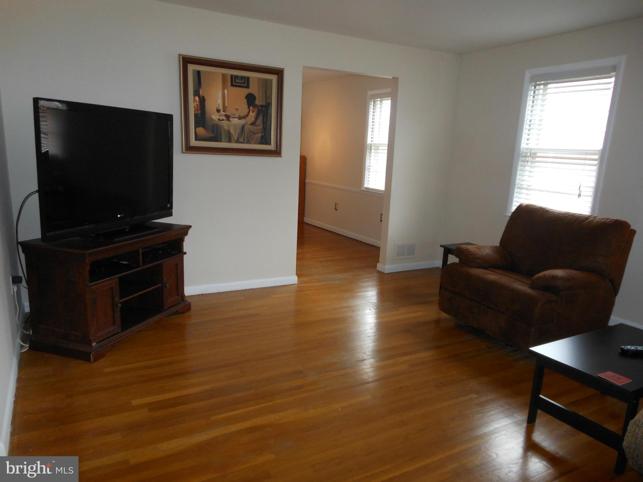 1227 Stamford Road Baltimore, MD 21207 - Photo 9 of 19 Living Room