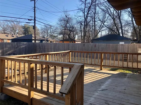 a view of a backyard with plants and barbeque grill