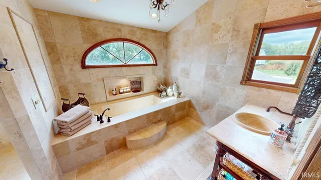 $1,175,000 | 4954 East Bay Front Court, Monticello, IN 47960