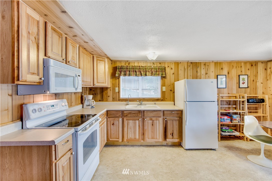 300 East Benson Lake Road Grapeview, WA 98546 - Photo 15 of 25 Gallery Image 15