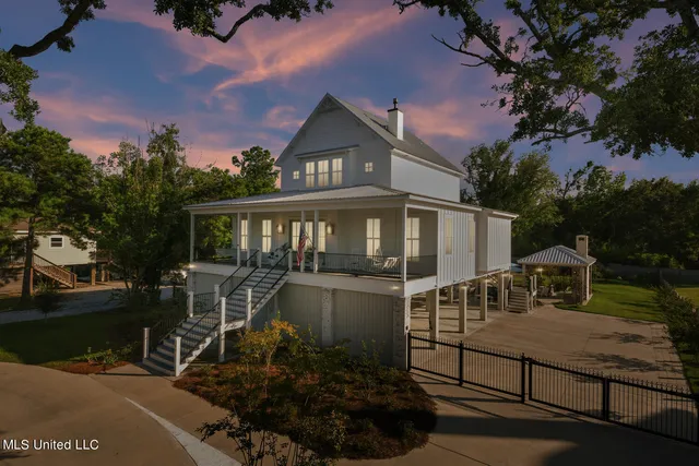 $1,190,000 | 209 Nicholson Avenue, Waveland, MS 39576