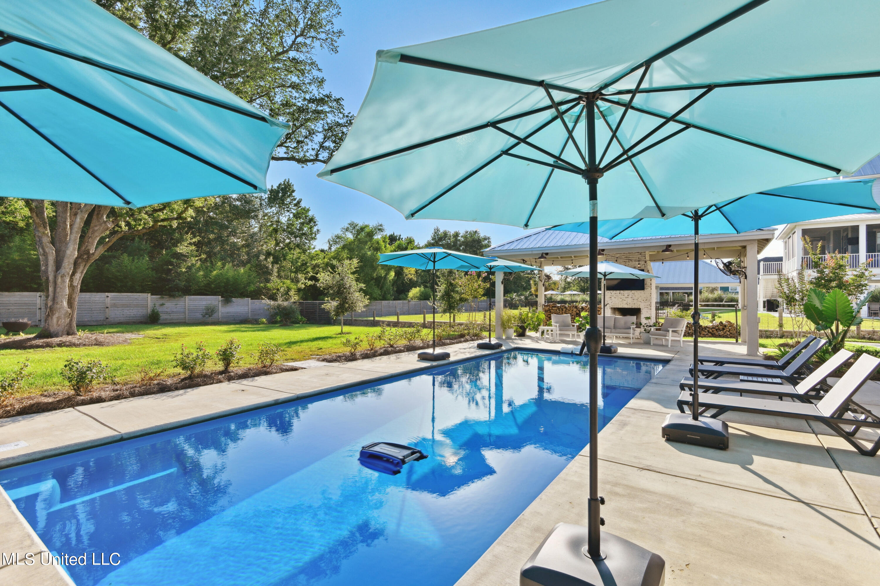 209 Nicholson Avenue Waveland, MS 39576 - Photo 3 of 36 0031-031