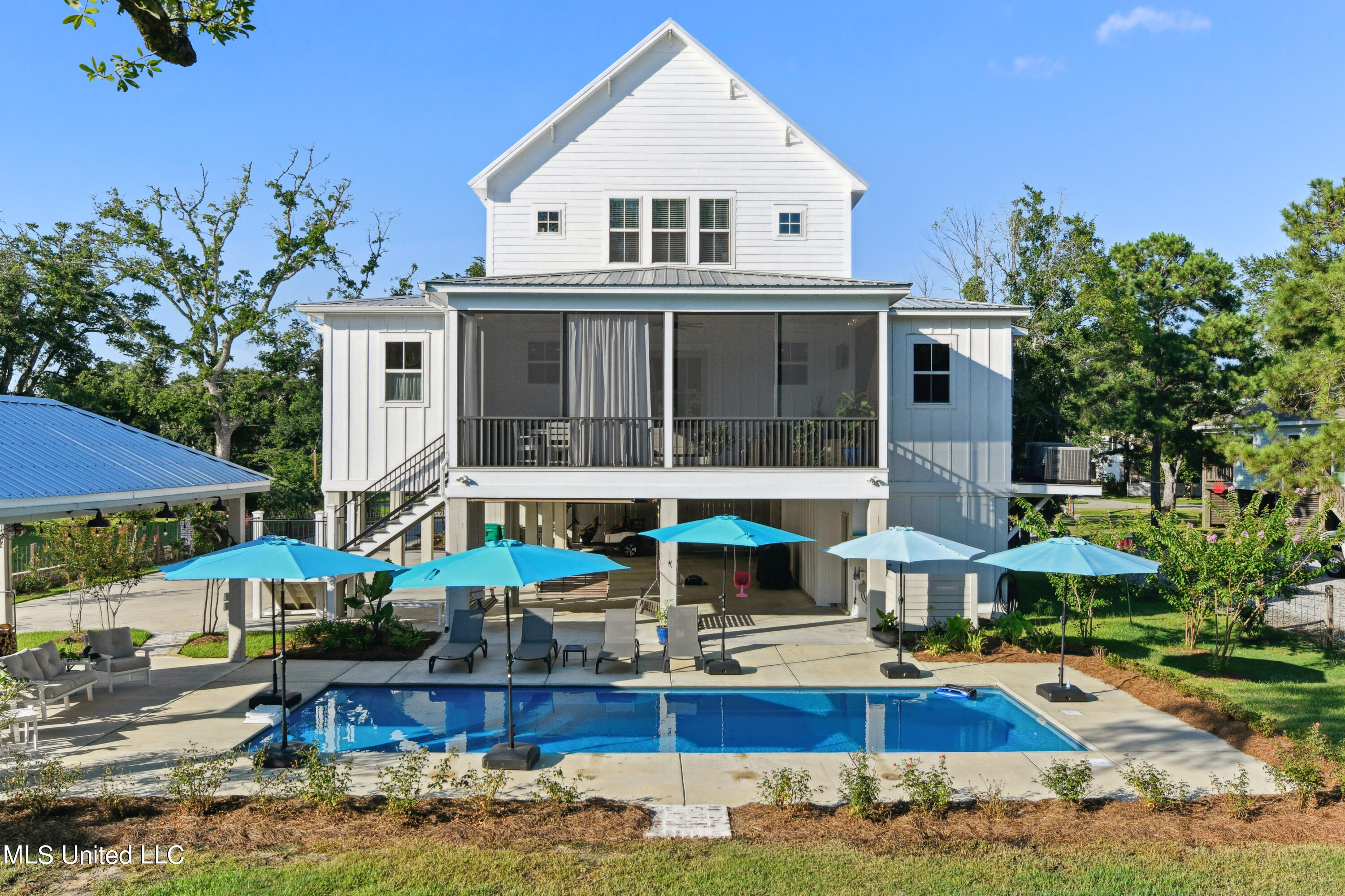 209 Nicholson Avenue Waveland, MS 39576 - Photo 4 of 36 0033-033