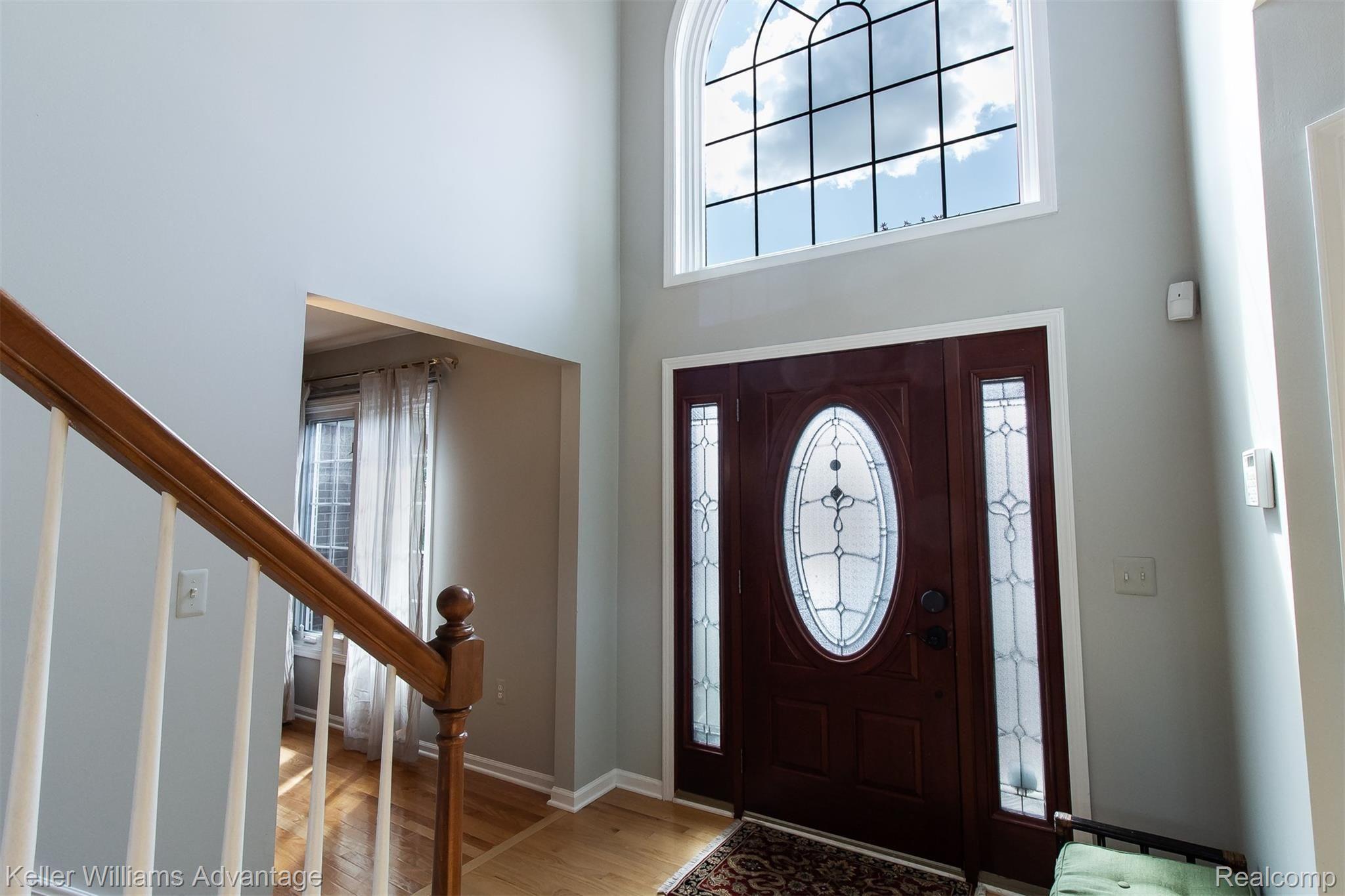 2693 Forest View Court Rochester, MI 48307 - Photo 10 of 55 ForestViewCt_2693_Entry_01.jpg