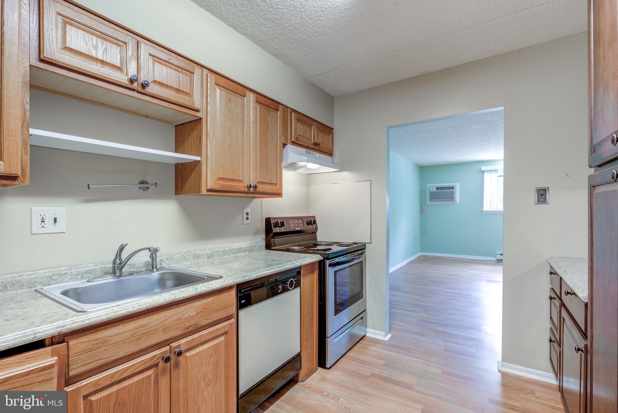 400 Glendale Road, Unit G22 Havertown, PA 19083 - Photo 11 of 27 Kitchen