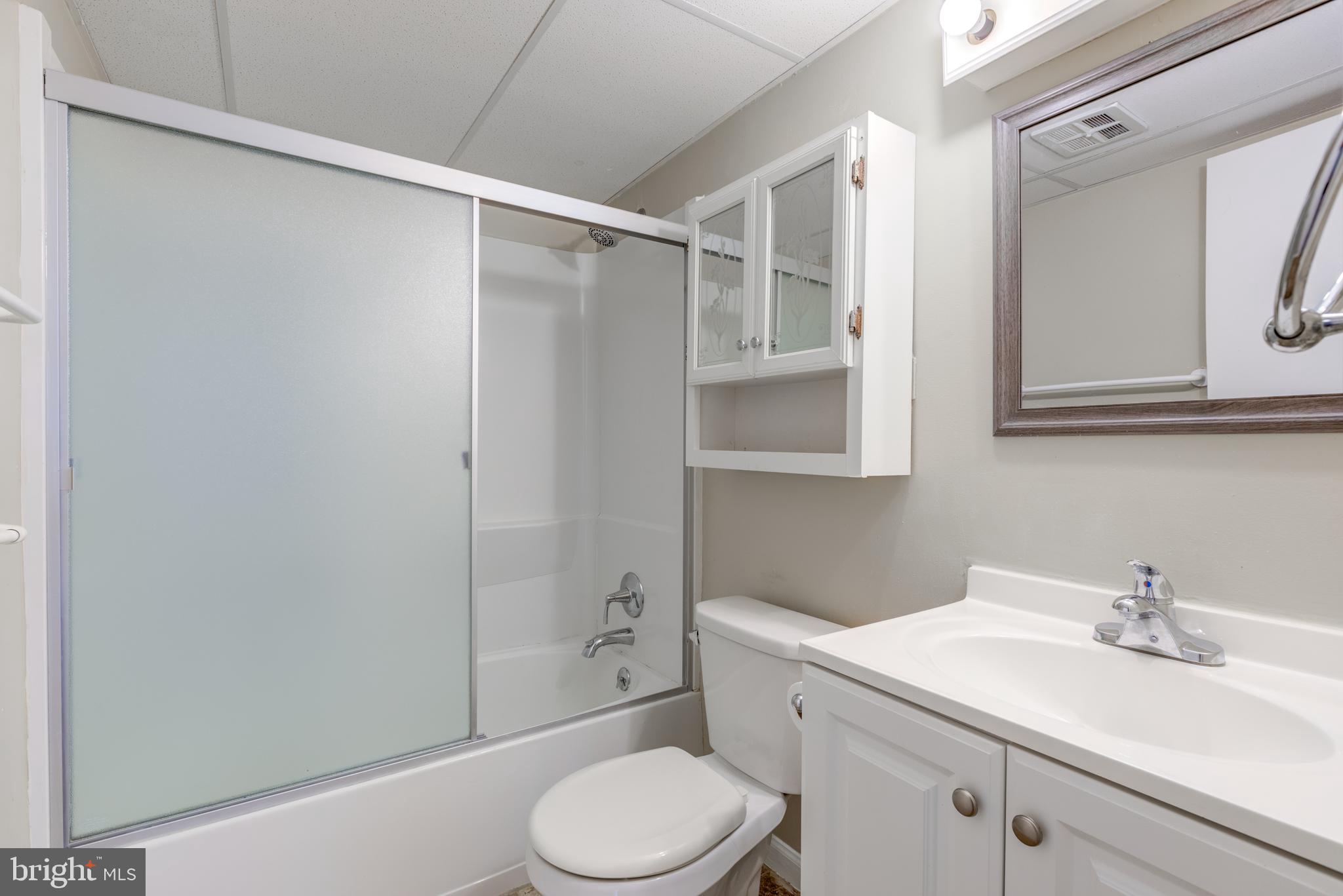 400 Glendale Road, Unit G22 Havertown, PA 19083 - Photo 17 of 27 Bathroom