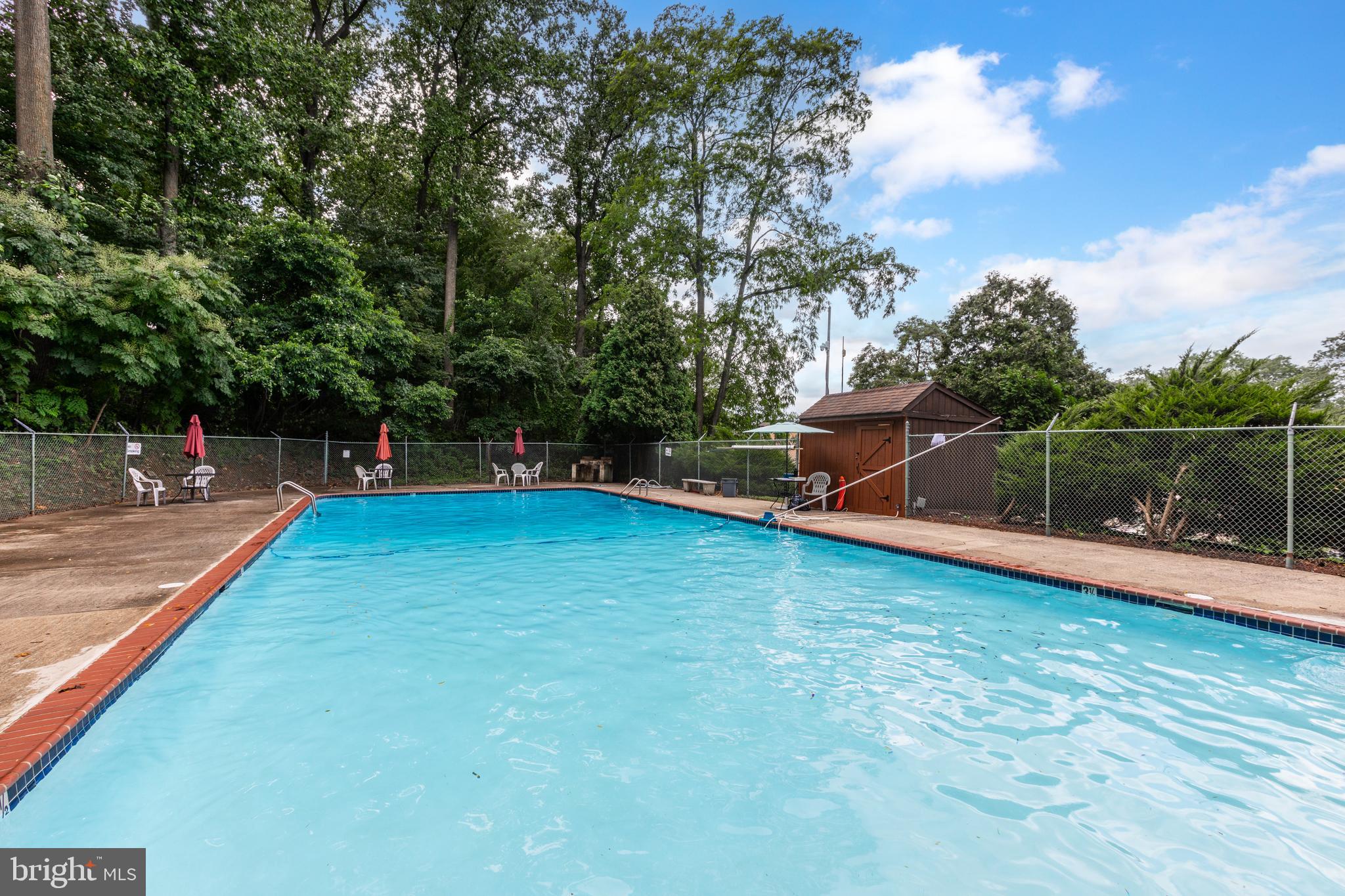 400 Glendale Road, Unit G22 Havertown, PA 19083 - Photo 24 of 27 Pool