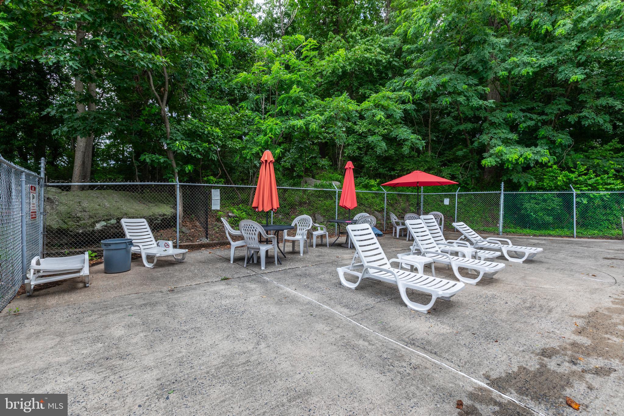 400 Glendale Road, Unit G22 Havertown, PA 19083 - Photo 26 of 27 Pool
