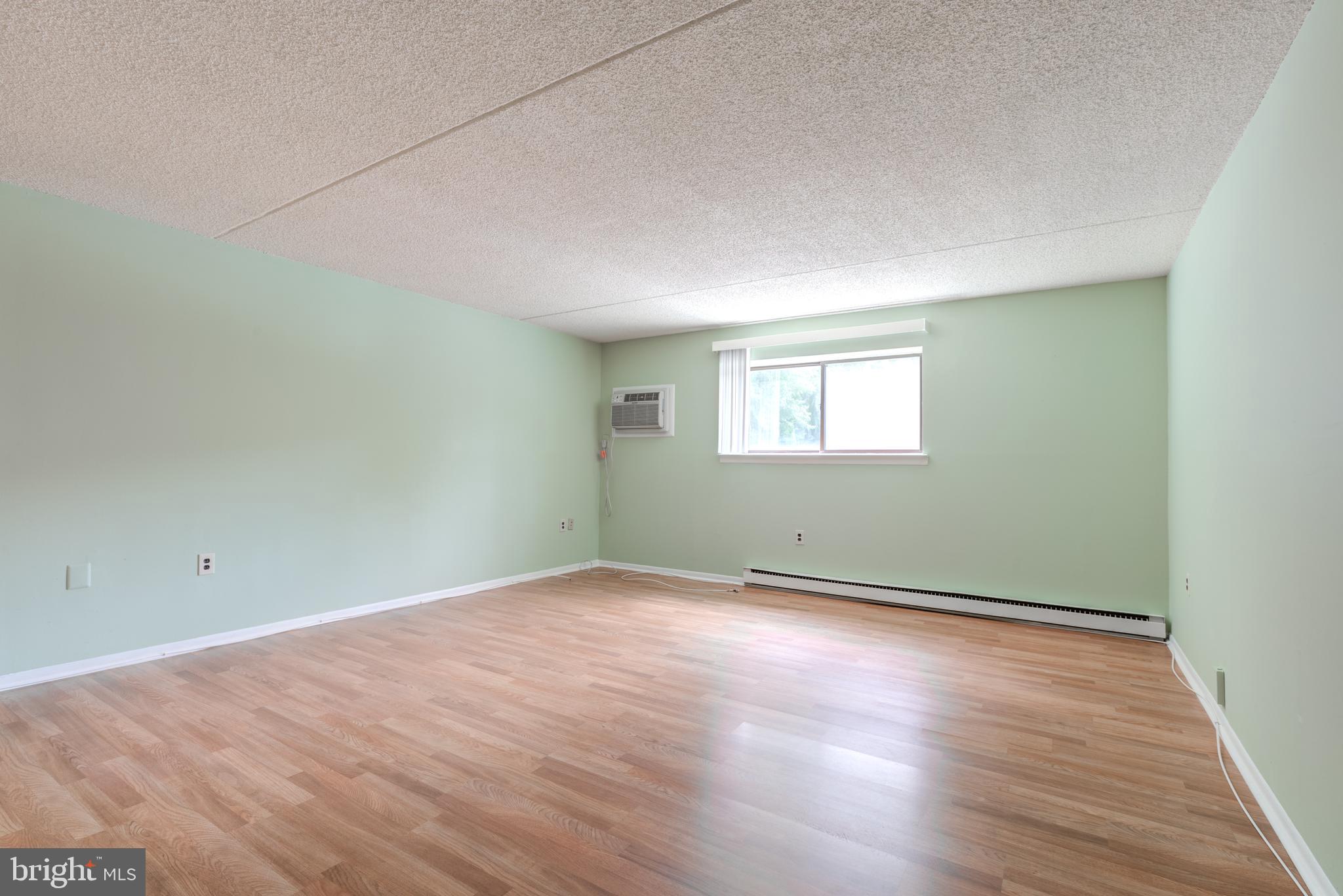 400 Glendale Road, Unit G22 Havertown, PA 19083 - Photo 6 of 27 Living Space