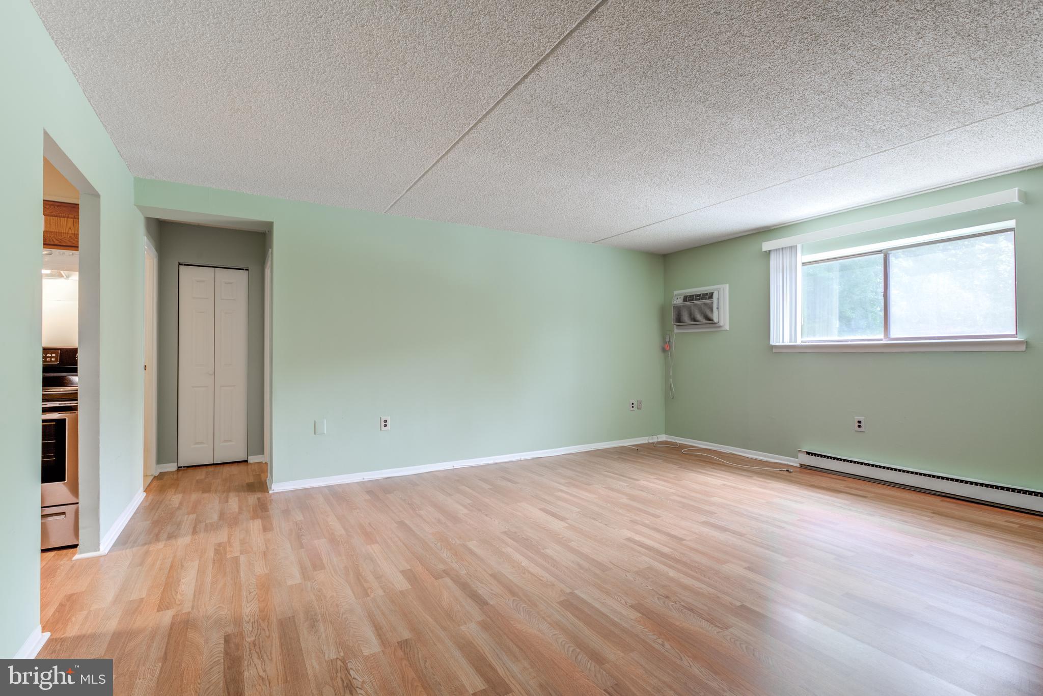 400 Glendale Road, Unit G22 Havertown, PA 19083 - Photo 7 of 27 Living Room