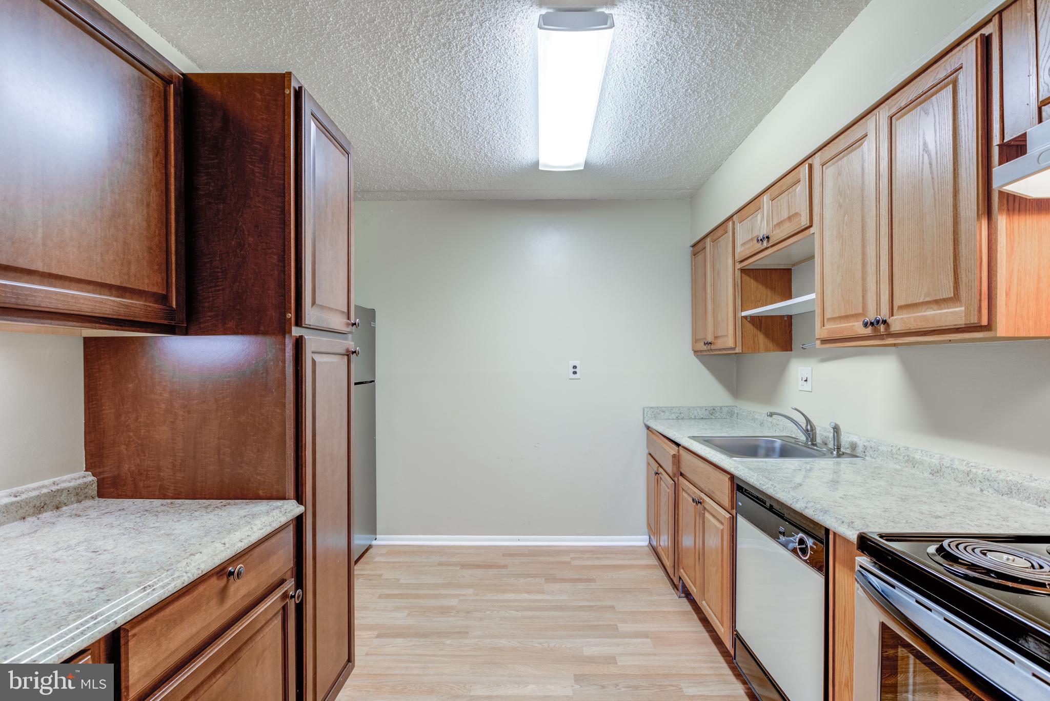 400 Glendale Road, Unit G22 Havertown, PA 19083 - Photo 10 of 27 Kitchen