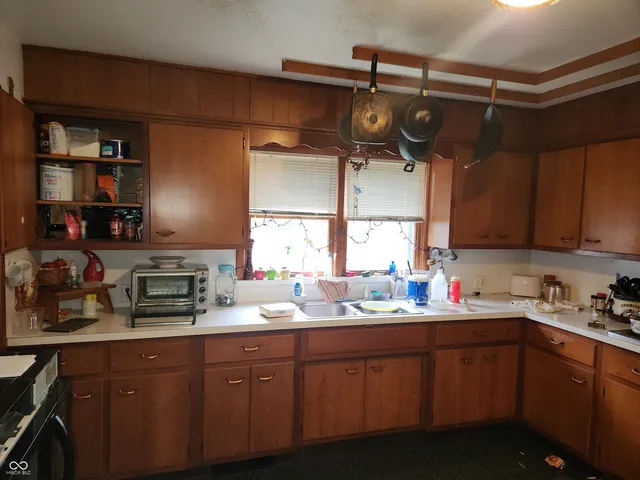 $77,500 | 827 South 8th Street, Terre Haute, IN 47807