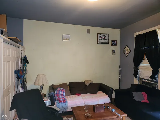 $77,500 | 827 South 8th Street, Terre Haute, IN 47807