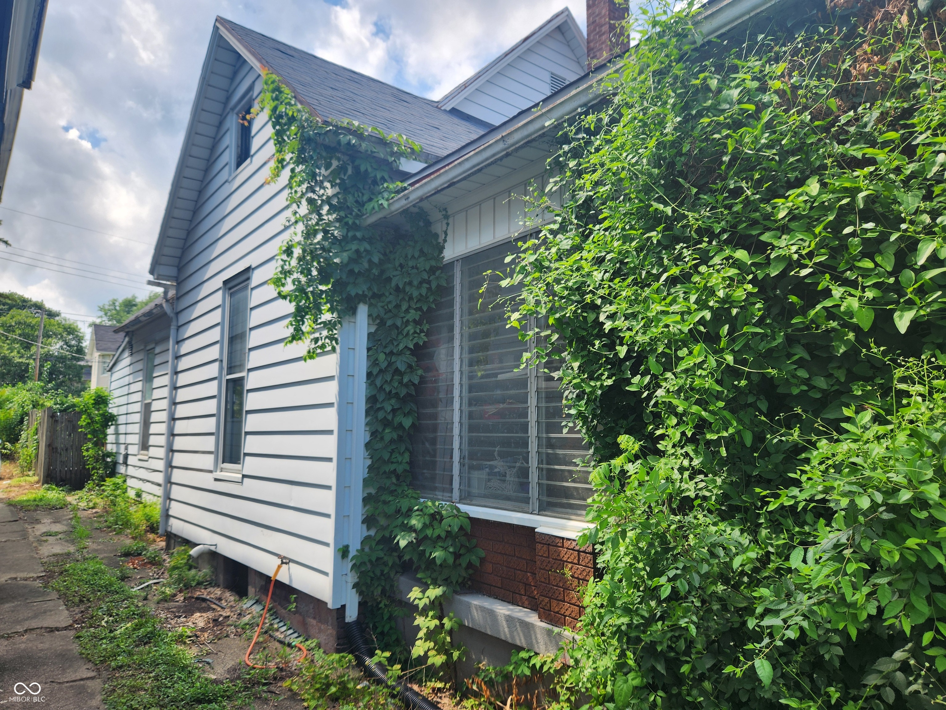 827 South 8th Street Terre Haute, IN 47807 - Photo 3 of 30