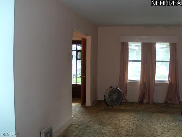 593 Garry Road Akron, OH 44305 - Photo 3 of 17