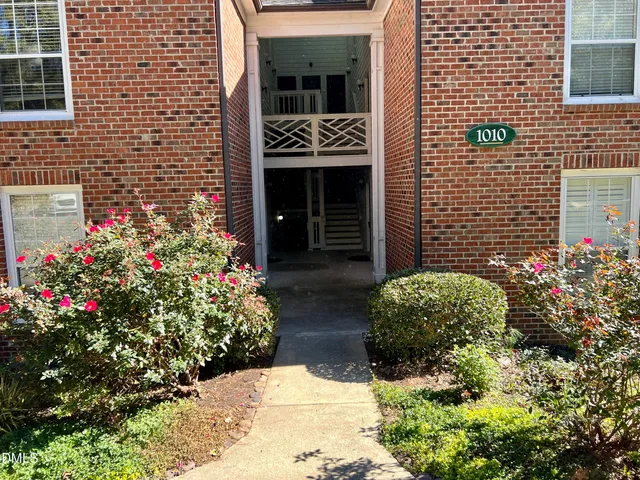 a view of a entrance door of the house